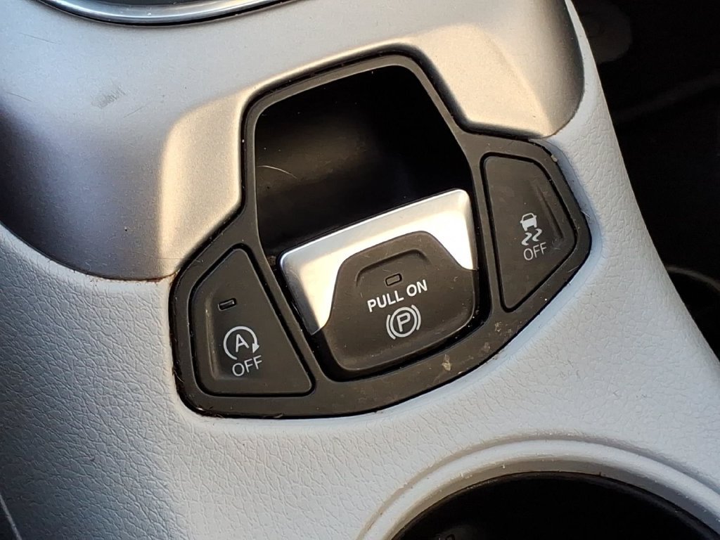 Used 2020 Jeep Compass Latitude w/ Popular Equipment Group FWD image 19