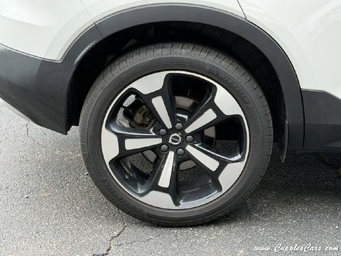 Used 2022 Volvo XC40 T5 Momentum w/ Premium Package AWD/4WD image 38