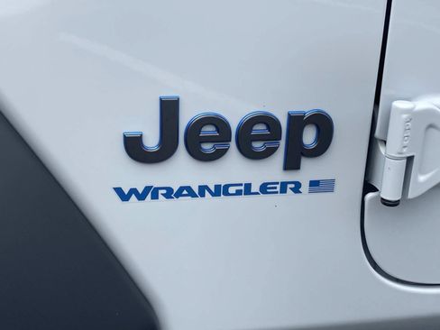 Used 2024 Jeep Wrangler Unlimited AWD/4WD image 14