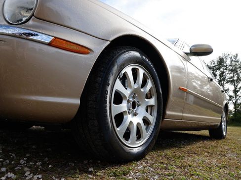 Used 2004 Jaguar XJ8 image 31