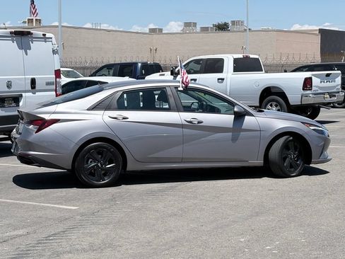 Used 2023 Hyundai Elantra SEL FWD image 4