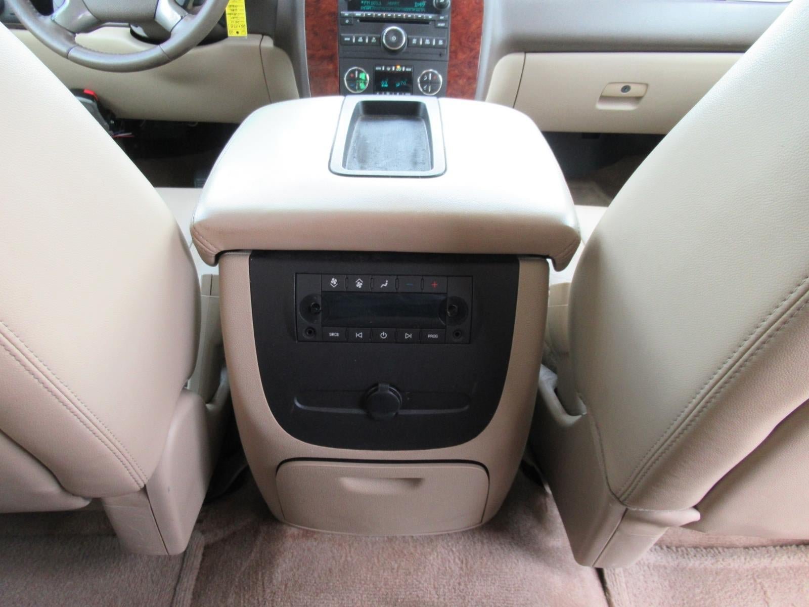 Used 2011 Chevrolet Suburban LT RWD image 28