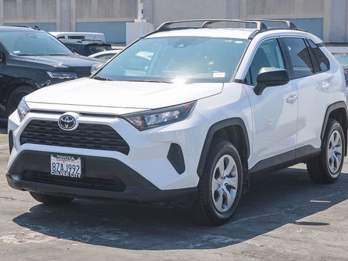 Used 2021 Toyota RAV4 LE FWD image 3