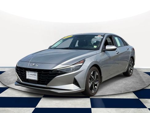 Certified 2023 Hyundai Elantra SEL w/ Convenience Package FWD image 3
