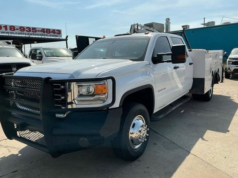 Used 2017 GMC Sierra 3500 4x4 Crew Cab w/ Sierra Convenience Package image 2