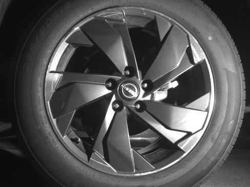 Used 2025 Nissan Rogue SV image 14