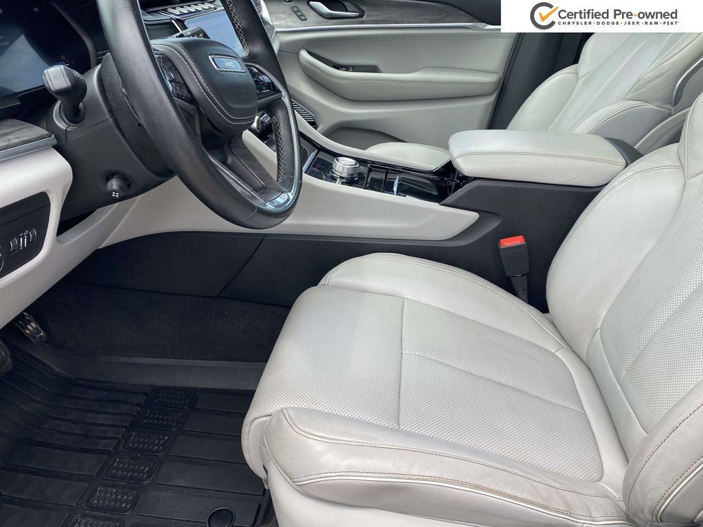 Used 2021 Jeep Grand Cherokee L Overland w/ Luxury Tech Group IV AWD/4WD image 48