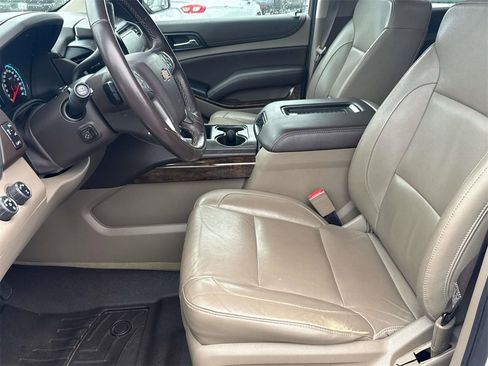 Used 2017 Chevrolet Suburban LT w/ LT Signature Package image 10