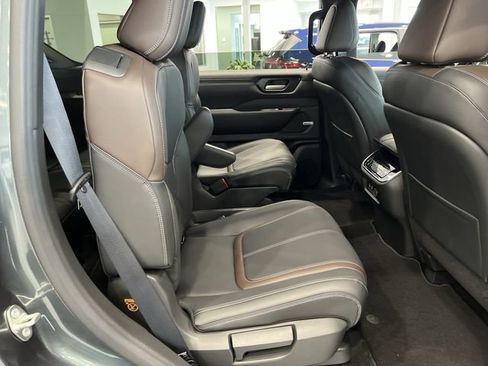 Used 2025 Nissan Armada SL w/ Captain's Chari Seat Package image 34