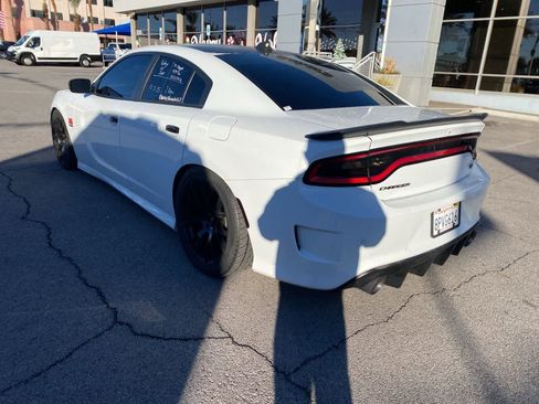 Used 2019 Dodge Charger R/T w/ Blacktop Package image 9
