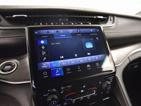 Used 2024 Jeep Grand Cherokee L Limited image 19