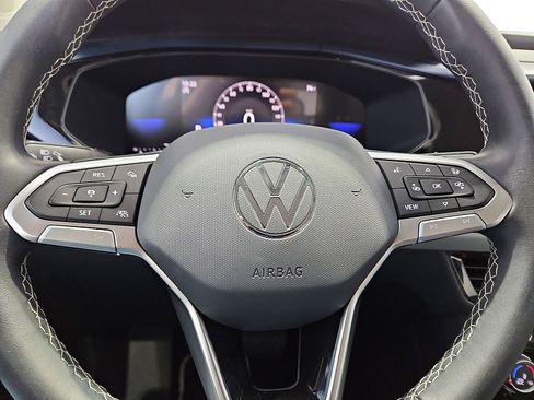 Certified 2023 Volkswagen Taos SE FWD image 21