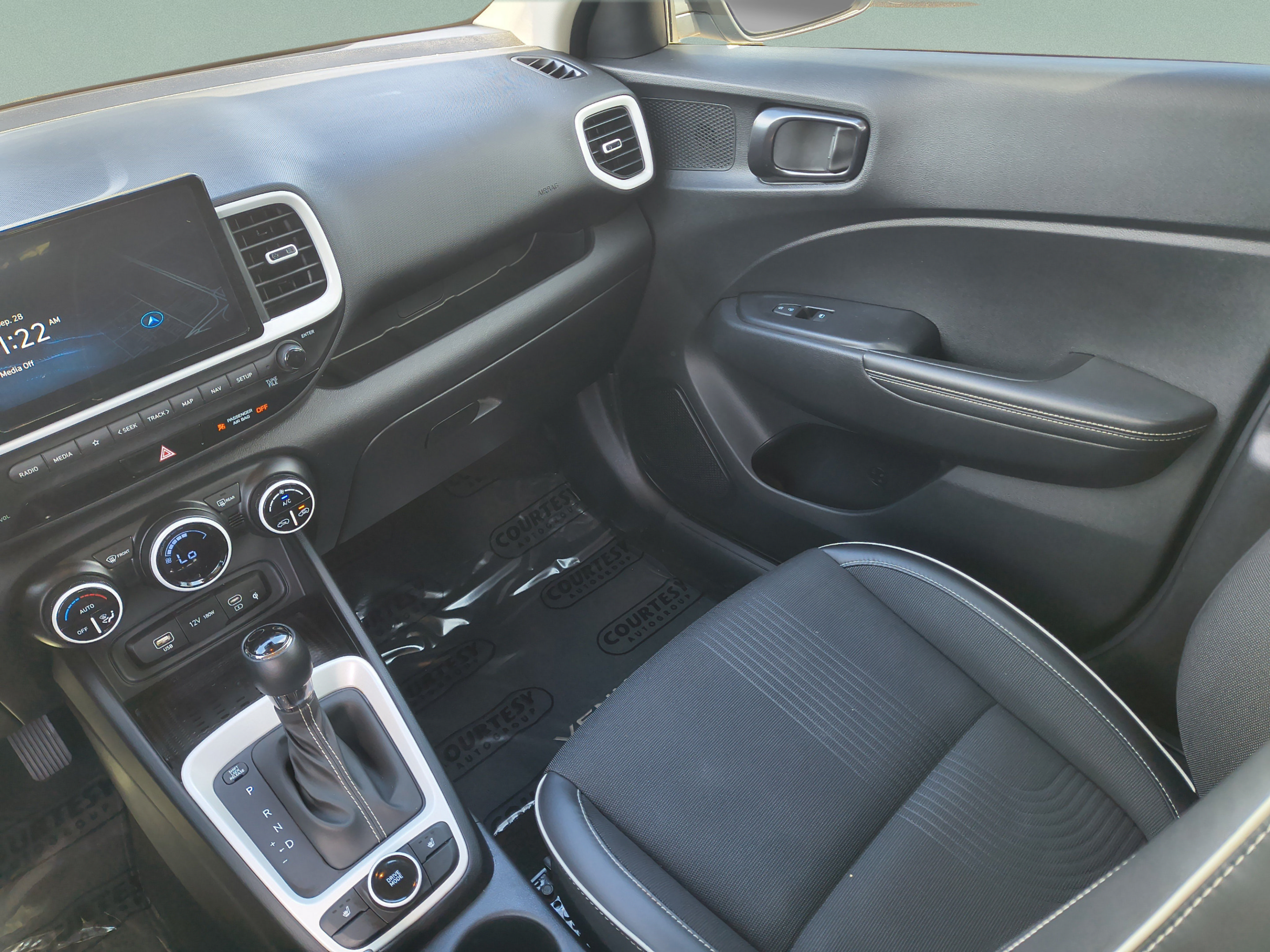 Certified 2024 Hyundai Venue Limited FWD image 13
