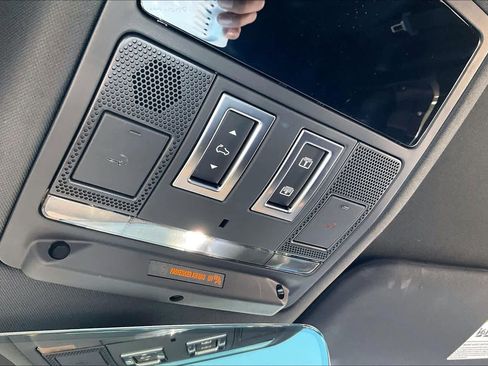 Used 2025 Land Rover Defender 110 S image 37