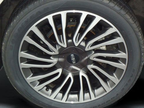 Used 2022 Lincoln Corsair AWD w/ Equipment Group 101A image 9