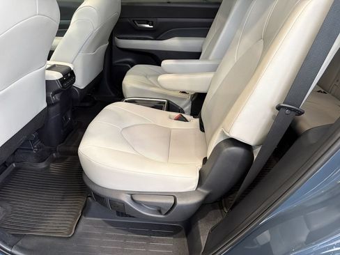 Used 2025 Toyota Grand Highlander AWD Hybrid image 18