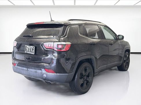 Used 2019 Jeep Compass Latitude FWD image 4
