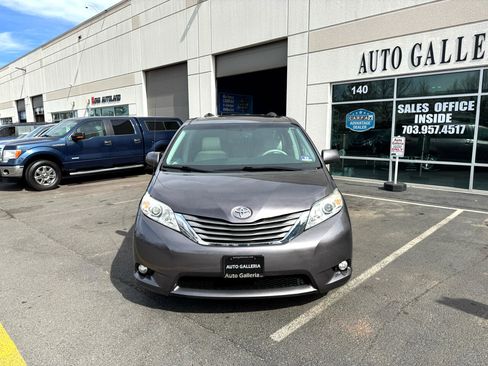 Used 2011 Toyota Sienna Limited image 7
