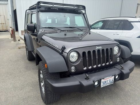 Used 2017 Jeep Wrangler Rubicon w/ Power Convenience Group AWD/4WD image 3