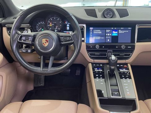 Certified 2023 Porsche Macan AWD/4WD image 27