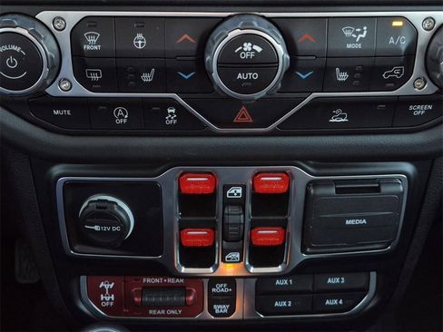 Used 2024 Jeep Wrangler Unlimited Rubicon w/ XTREMEE 35" Tire Package image 25