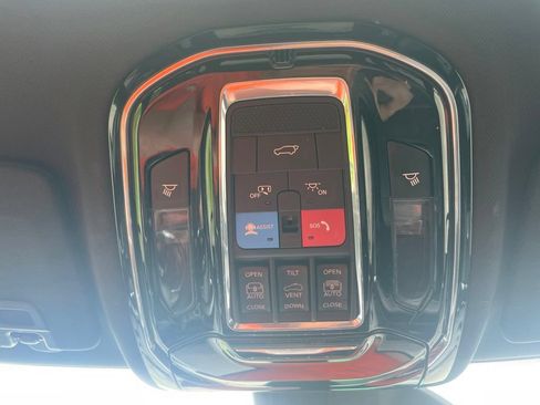Used 2023 Jeep Grand Cherokee Overland AWD/4WD image 25