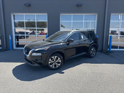 Used 2022 Nissan Rogue SV w/ SV Premium Package image 1