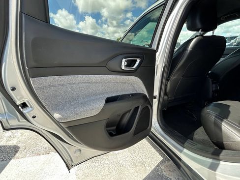 Used 2024 Jeep Compass Latitude AWD/4WD image 42