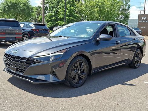 Used 2021 Hyundai Elantra SEL w/ Convenience Package FWD image 5