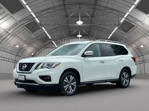 Used 2020 Nissan Pathfinder SV image 3