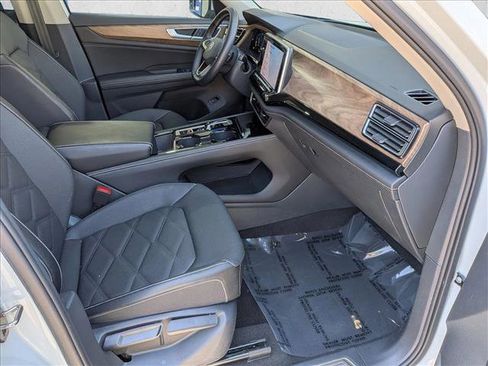 Used 2024 Volkswagen Atlas SE FWD image 22