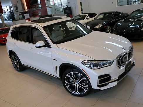 Used 2023 BMW X5 xDrive45e w/ Executive Package image 31
