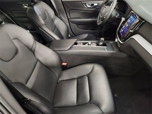 Used 2024 Volvo S60 B5 Core image 3