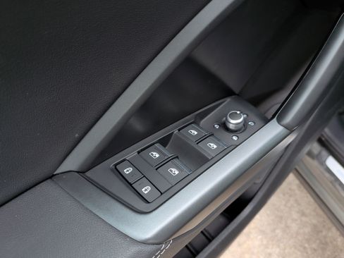 Used 2023 Audi Q3 2.0T Premium w/ Black Optic Sport Package image 15