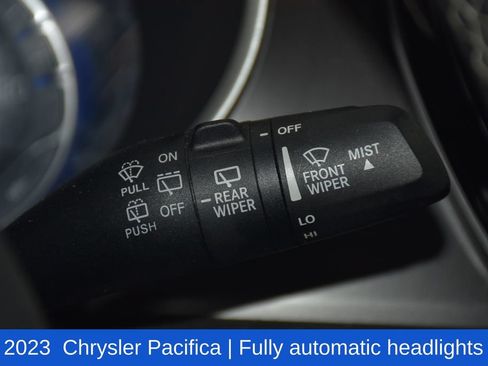 Used 2023 Chrysler Pacifica Touring-L FWD image 13