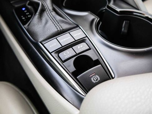 Used 2020 Toyota Camry SE image 23