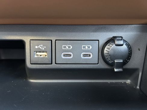 Used 2024 Toyota Highlander Platinum image 36