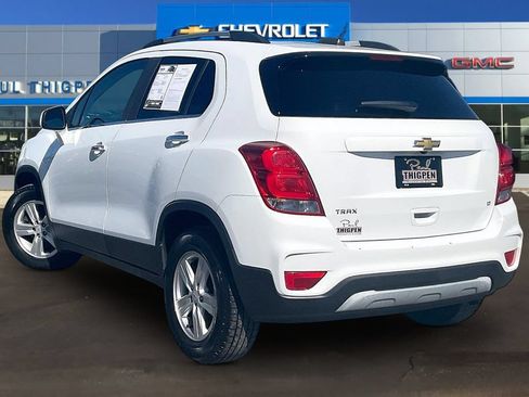 Used 2017 Chevrolet Trax LT w/ LT Convenience Package FWD image 4