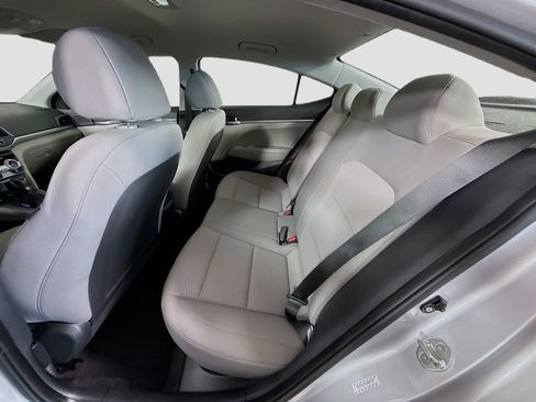 Used 2019 Hyundai Elantra SE image 24