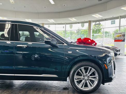 Used 2024 Cadillac XT6 Premium Luxury w/ Technology Package FWD image 4