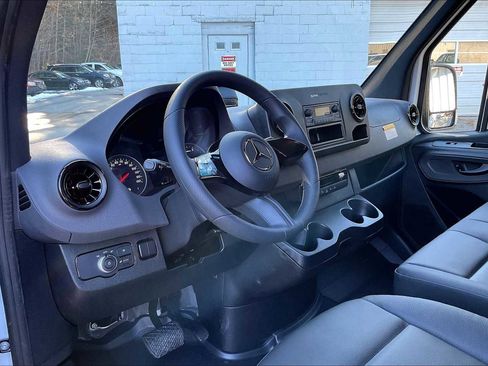 New 2025 Mercedes-Benz Sprinter 2500 image 9