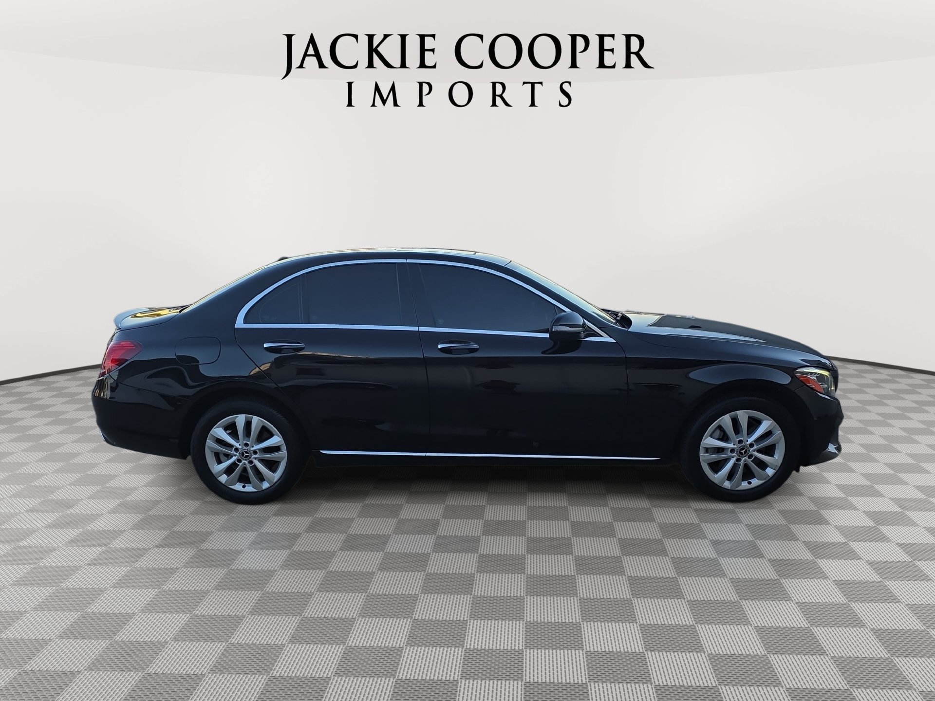 Used 2019 Mercedes-Benz C 300 4MATIC Sedan image 4