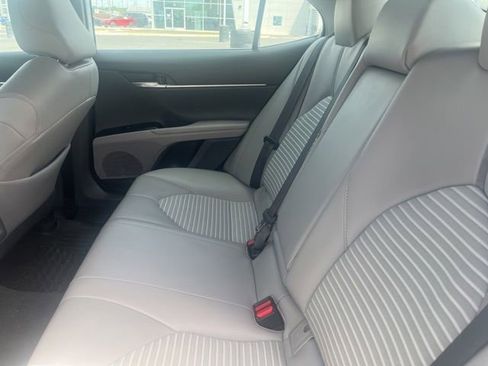 Used 2020 Toyota Camry SE image 10