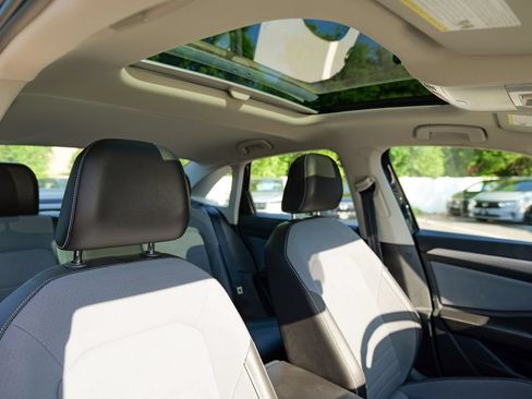 Used 2025 Volkswagen Jetta SE w/ Sunroof Package FWD image 37