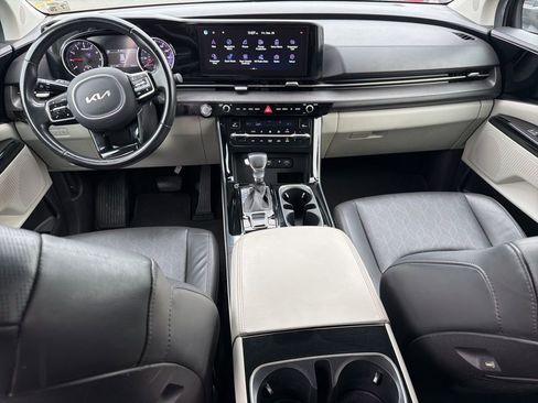 Used 2022 Kia Carnival EX image 14
