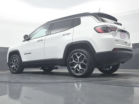 Used 2025 Jeep Compass Limited AWD/4WD image 31
