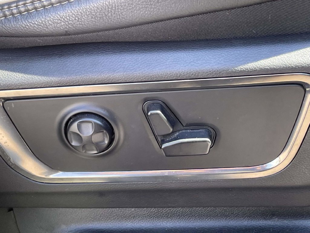 Used 2019 RAM 1500 Limited w/ Body Color Bumper Group AWD/4WD image 12