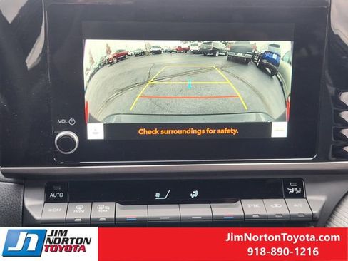 Used 2025 Toyota Camry SE image 21