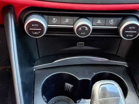 Used 2019 Alfa Romeo Giulia w/ Nero Edizione RWD image 18