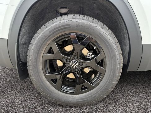 New 2026 Volkswagen Atlas Peak Edition image 14